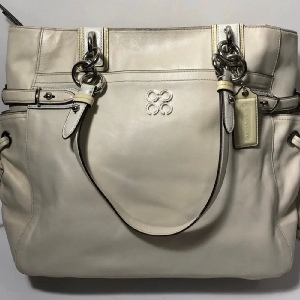Coach Colette Cream Leather Shoulder Bag.